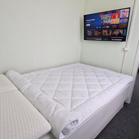 קמניץ Citycenter Apartment - Bigtv-Ps4-Netflix-Parking מראה חיצוני תמונה